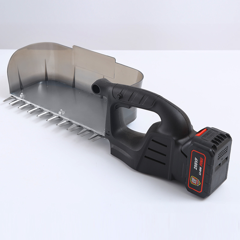 Outdoor portable single person small lithium battery tea picker